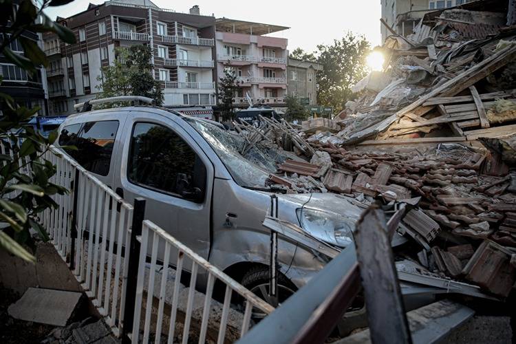 Balıkesir’deki 6.1’lik deprem İstanbul’u etkiler mi? Naci Görür’den kritik uyarı! 4